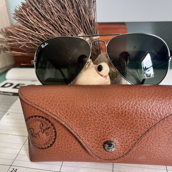 Ray-Ban Classic Aviator Sunglasses - Picture 3 of 7